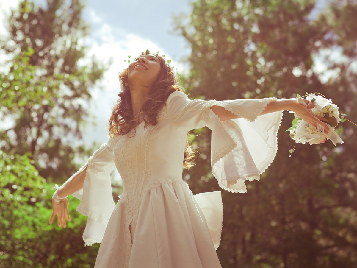 Clothed in His Love: The Bride's Journey